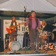 The Mangledwurzels in full flow during the evening session at the Bridgwater Carnival (3 Nov 2006)