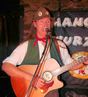 Seth Pitt takes the mic at The Mangledwurzels live album recording gig at Charlton Inn, Shepton Mallet (25 Nov 2006).